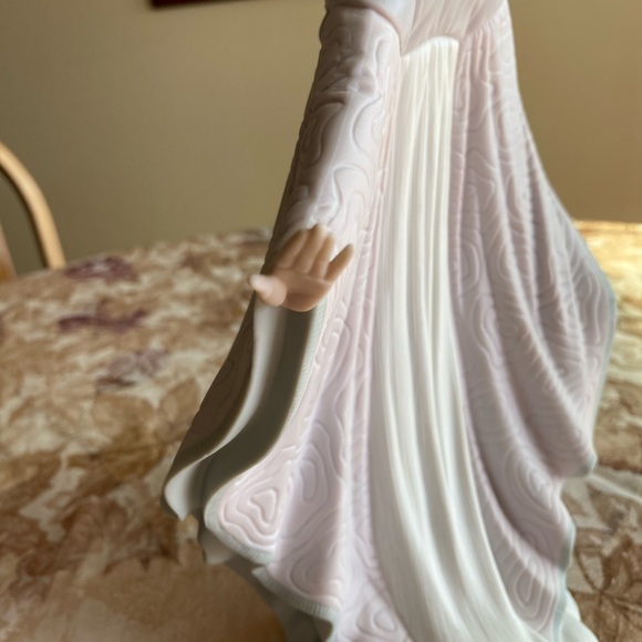 RETIRED 1998 ‘QUIONE LLADRO’ PORCELAIN FIGURINE-Item# 01016284 - Picture 5 of 15